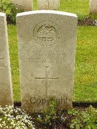 Etaples Military Cemetery - Binns, Norman Oughton