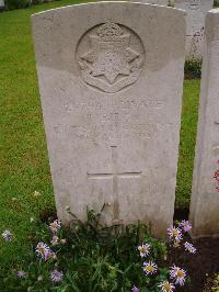 Etaples Military Cemetery - Birch, T