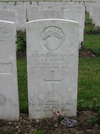 Etaples Military Cemetery - Bishop, R J