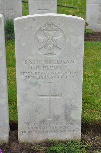 Etaples Military Cemetery - Blewitt, J H