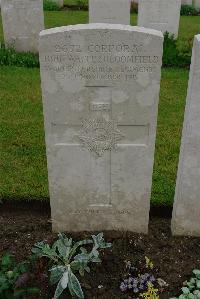 Etaples Military Cemetery - Bloomfield, John Walter