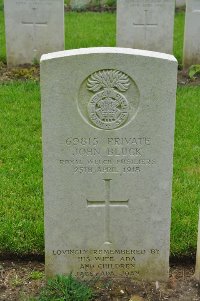 Etaples Military Cemetery - Bluck, John