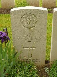 Etaples Military Cemetery - Bond, George