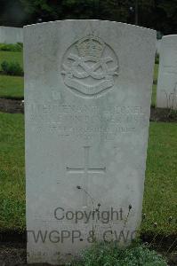 Etaples Military Cemetery - Bonner, Singleton