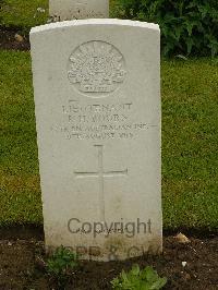 Etaples Military Cemetery - Boorn, Reginald Henry