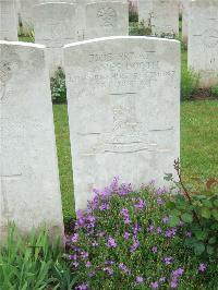 Etaples Military Cemetery - Booth, James