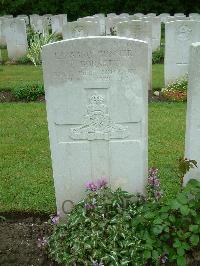 Etaples Military Cemetery - Borkett, T