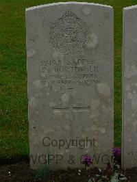 Etaples Military Cemetery - Borthwick, R