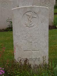 Etaples Military Cemetery - Boston, Ernest