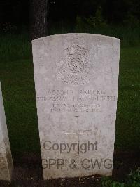 Etaples Military Cemetery - Bothwell, Duncan William