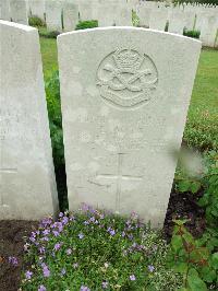 Etaples Military Cemetery - Bott, E