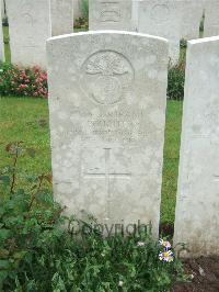 Etaples Military Cemetery - Boughton, Robert