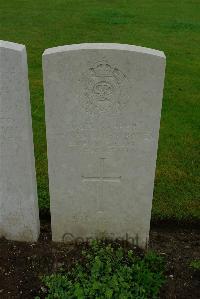 Etaples Military Cemetery - Bowen, Thomas James