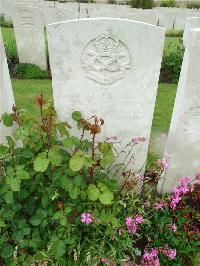 Etaples Military Cemetery - Boyington, T A