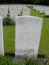 Etaples Military Cemetery - Boyles, Benjamin Alfred