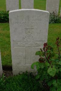 Etaples Military Cemetery - Bradford, William Thomas