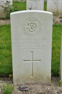 Etaples Military Cemetery - Bradley, J