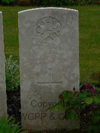 Etaples Military Cemetery - Brady, F J P