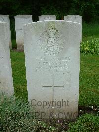 Etaples Military Cemetery - Brayford, J