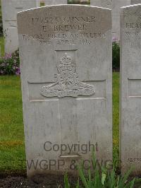 Etaples Military Cemetery - Brewer, E