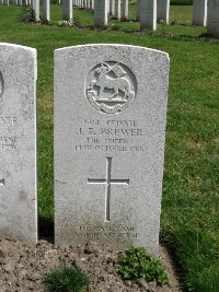 Etaples Military Cemetery - Brewer, E