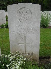 Etaples Military Cemetery - Briant, B G A