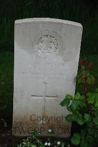 Etaples Military Cemetery - Brice, T W