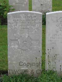 Etaples Military Cemetery - Brien, Elijah