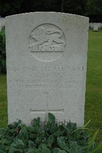 Etaples Military Cemetery - Briggs, William Lonsdale