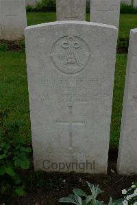 Etaples Military Cemetery - Broad, T