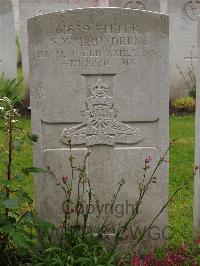 Etaples Military Cemetery - Broadbent, S W