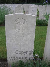 Etaples Military Cemetery - Broadfoot, R