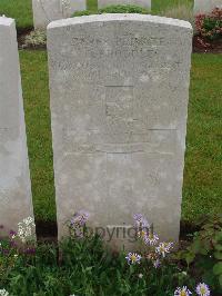 Etaples Military Cemetery - Broddle, O