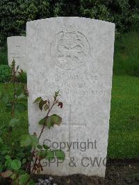 Etaples Military Cemetery - Brook, G