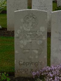 Etaples Military Cemetery - Brookes, F A