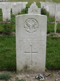 Etaples Military Cemetery - Brown, Aitken