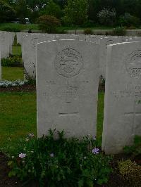 Etaples Military Cemetery - Brown, F J W