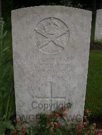 Etaples Military Cemetery - Brown, H K