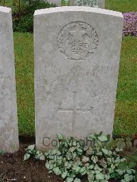 Etaples Military Cemetery - Brown, J