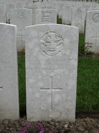 Etaples Military Cemetery - Brown, J F