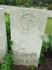 Etaples Military Cemetery - Brown, R S