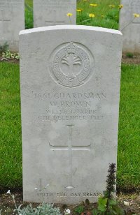 Etaples Military Cemetery - Brown, W