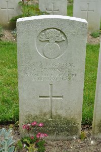 Etaples Military Cemetery - Browne, Wilfred Henry