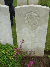 Etaples Military Cemetery - Bruce, J C