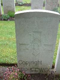 Etaples Military Cemetery - Bruce, Stephen