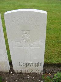 Etaples Military Cemetery - Bryan, George William Edward