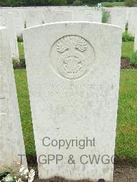 Etaples Military Cemetery - Buckley, William Land