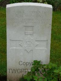 Etaples Military Cemetery - Buggins, Alfred Henry