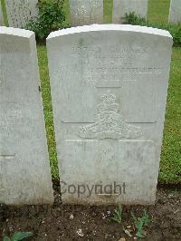 Etaples Military Cemetery - Bull, Henry William