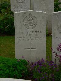 Etaples Military Cemetery - Bunce, J T